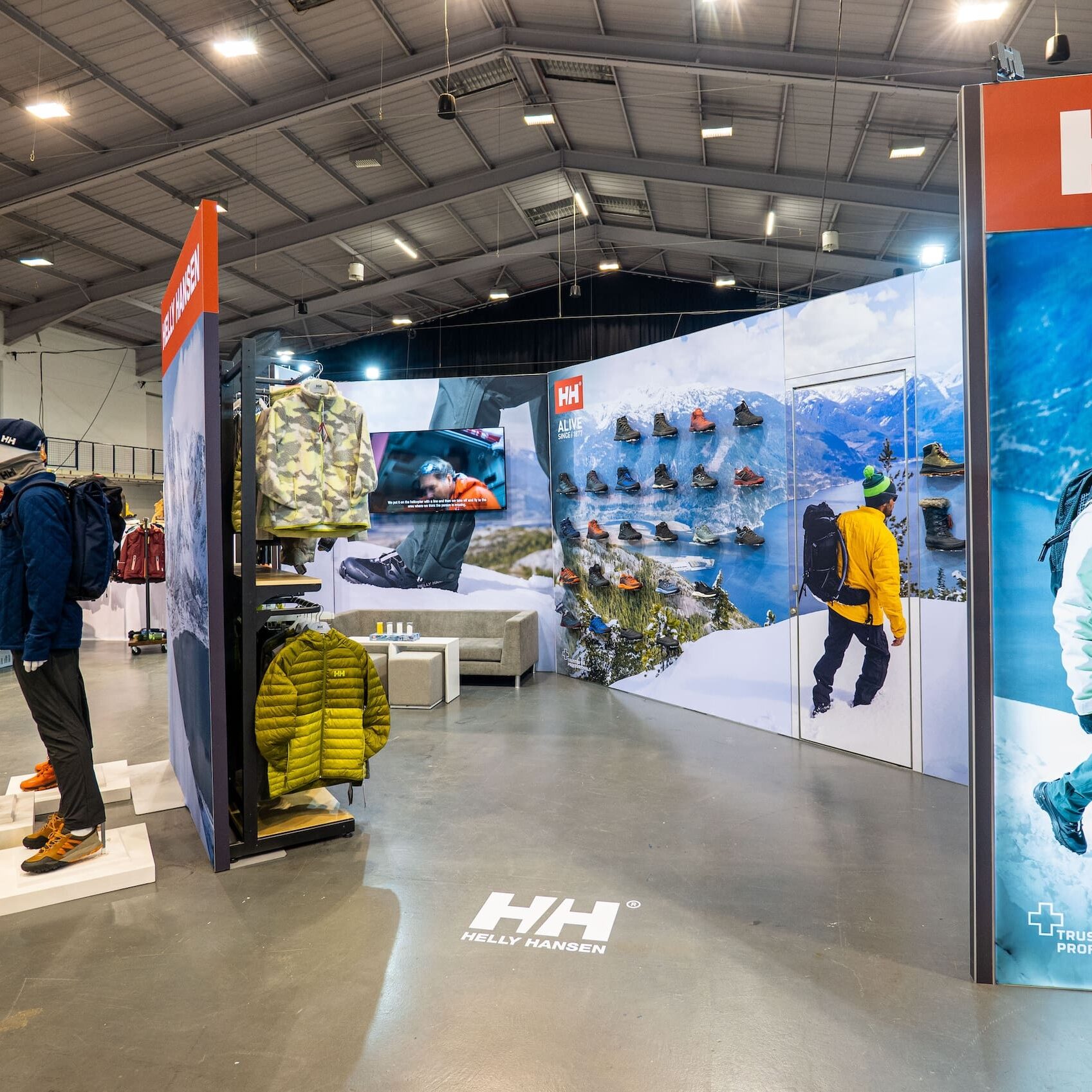 Uncontainable Events & Spaces - Helly Hansen Exhibition Stand